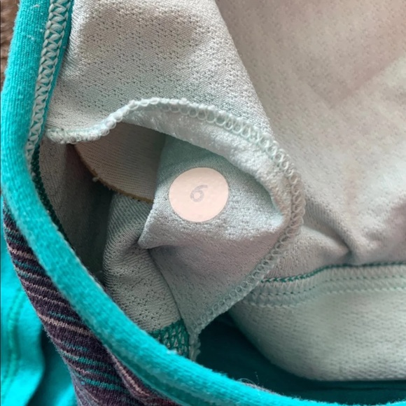 Lululemon no limits with CUPS included sz 6 - Picture 4 of 4